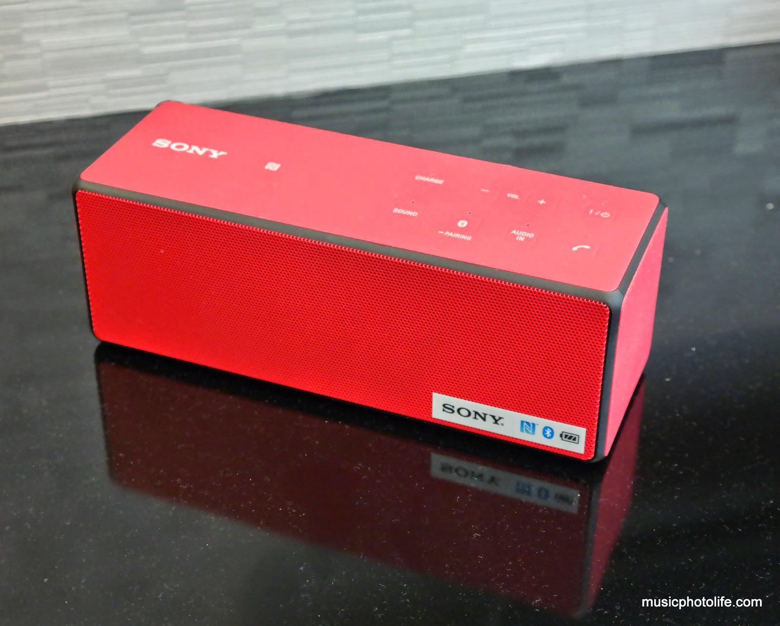 Music.Photo.Life.: Sony SRS-X3 Wireless Bluetooth Speaker Review: Deep