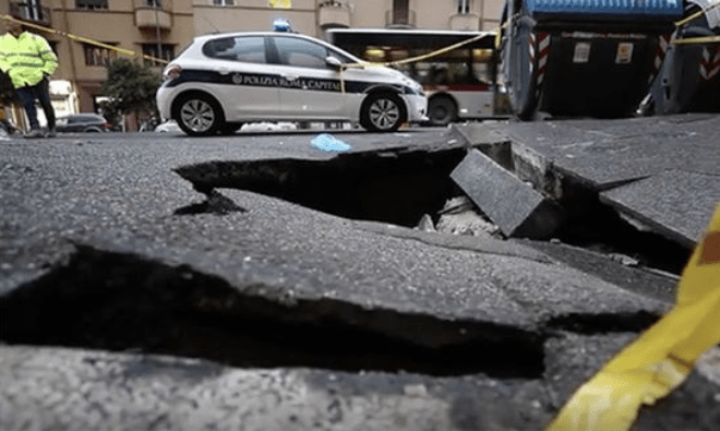 Giant failure in Rome devoured a woman