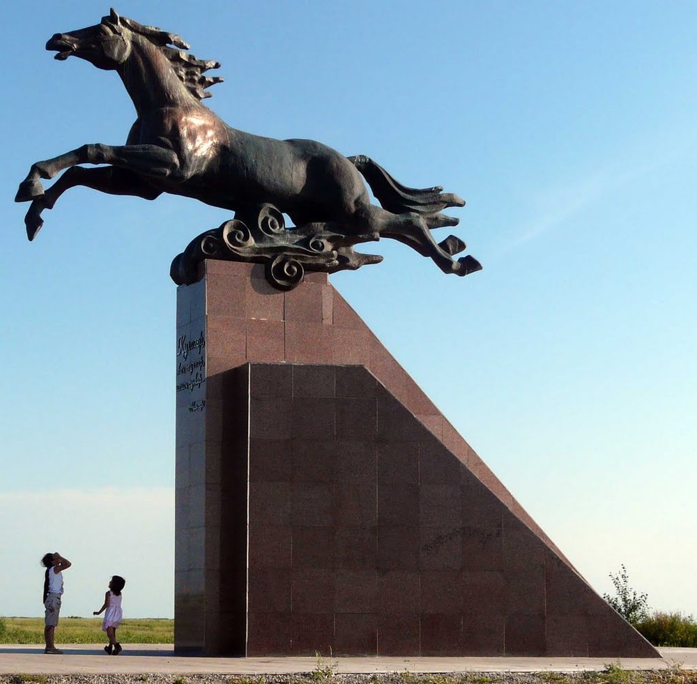 Памятник в казахстане