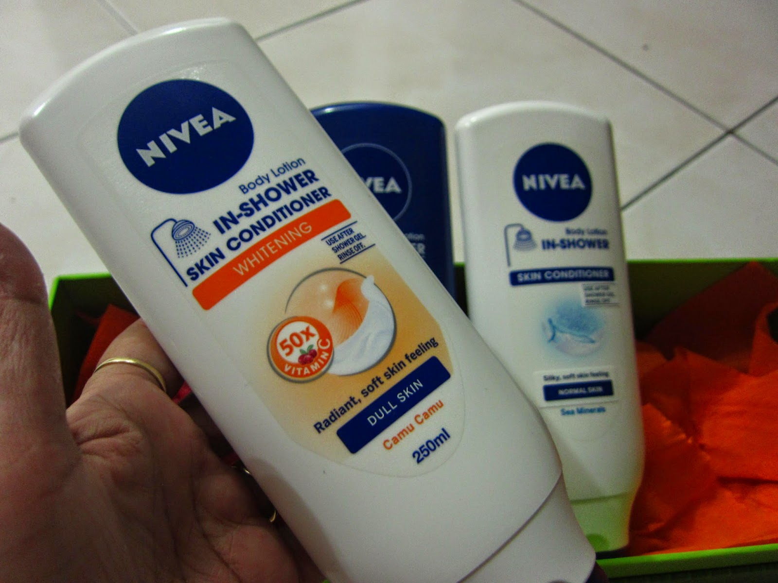 MASA MANDI ADALAH TERBAIK UNTUK MELEMBAPKAN KULIT, SAYA GUNA NIVEA In