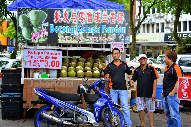 Johor-Coconut-Truck-Taman-Pelangi