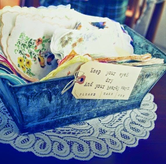 Pañuelos para los invitados de tu boda colocados en una caja - Foto: www.hapmaker.es Pañuelos para los invitados de tu boda colocados en una caja - Foto: www.hapmaker.es