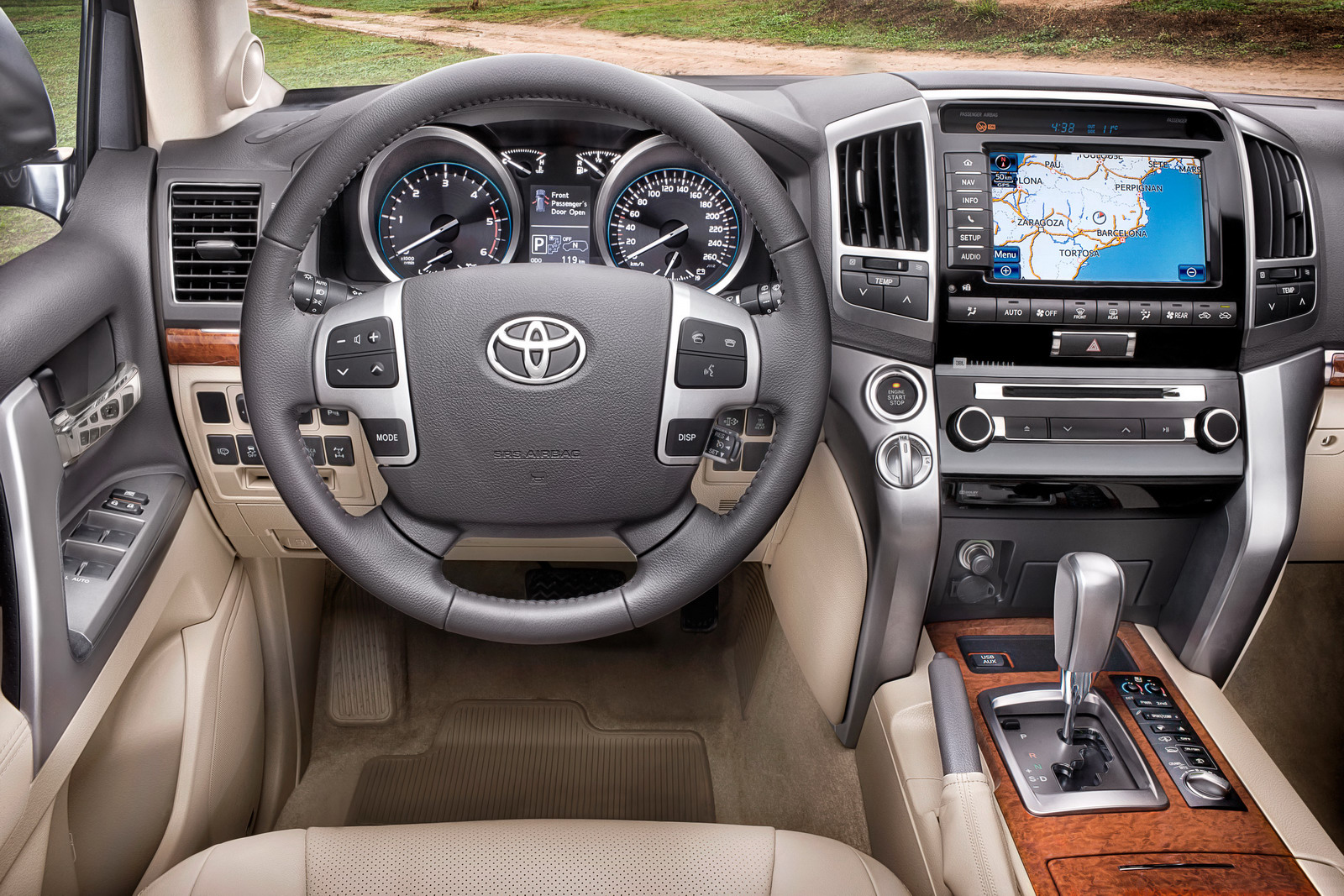 Wallpaper Car: Toyota Fortuner interior