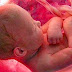 Απίστευτο ιατρικό θαύμα – Μωρό γεννήθηκε δύο φορές! Το έβγαλαν από τη μήτρα, το χειρούργησαν και το επανατοποθέτησαν στη μήτρα της μητέρας του! [video]