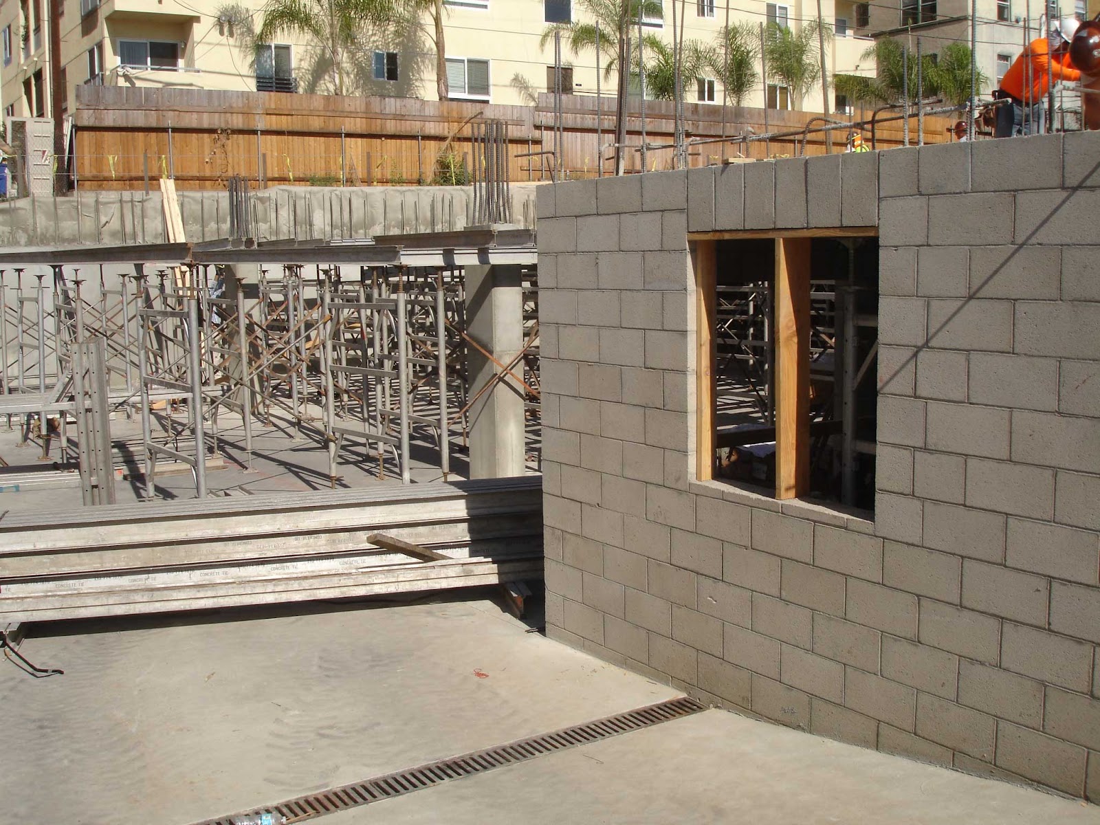 PSL Architects: The Serrano - Concrete deck formwork