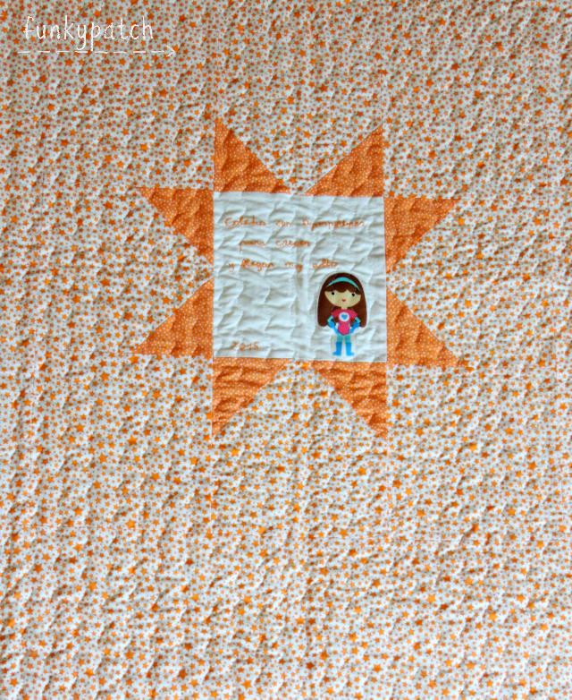 Colcha de patchwork para cuna con Súper Heroínas