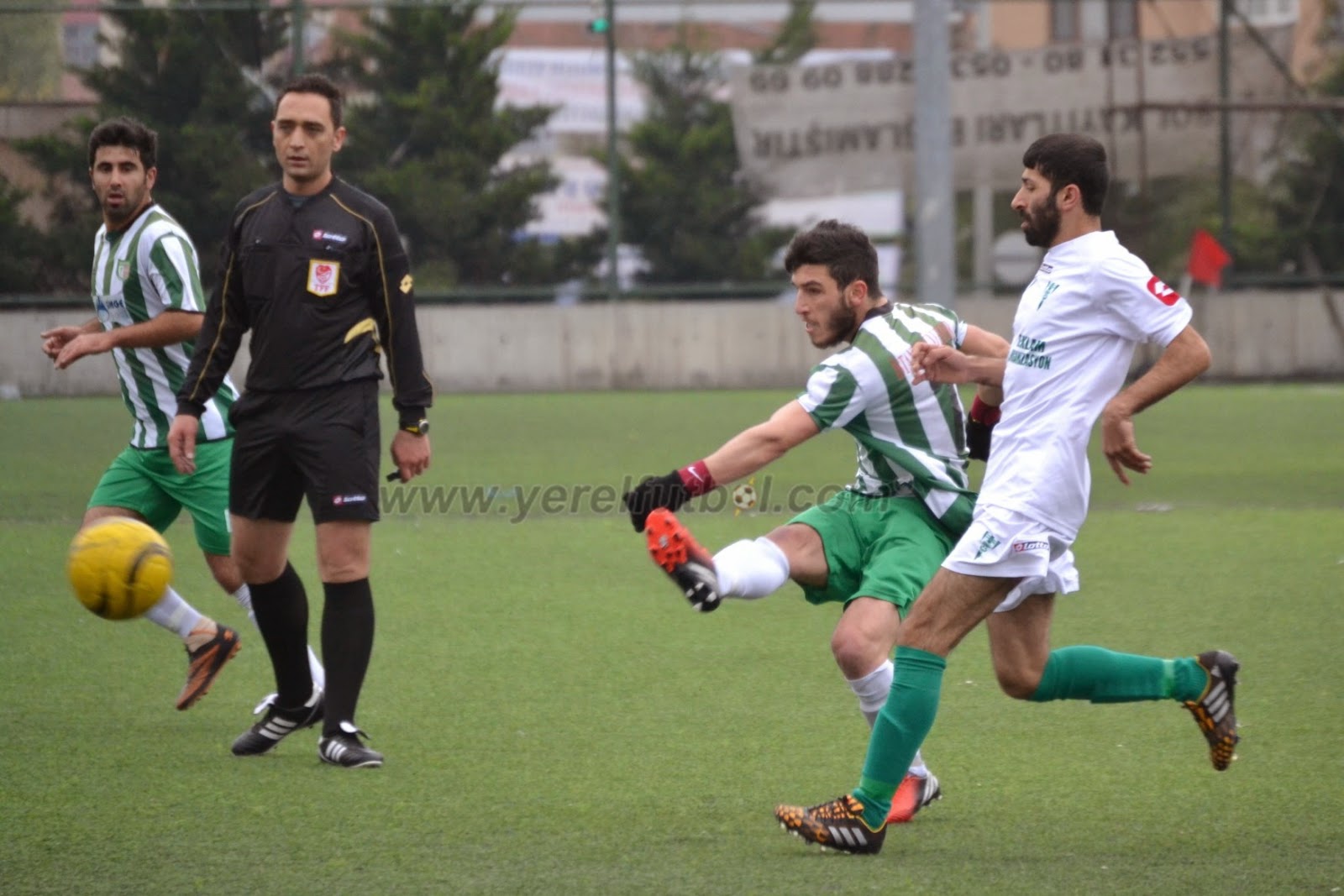 YEREL FUTBOL İSTANBUL ÜNYE BUZ KESTİ
