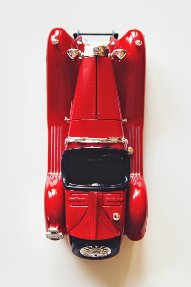 1/18 Bburago 1932 Alfa Romeo 8C 2300 Spider Touring