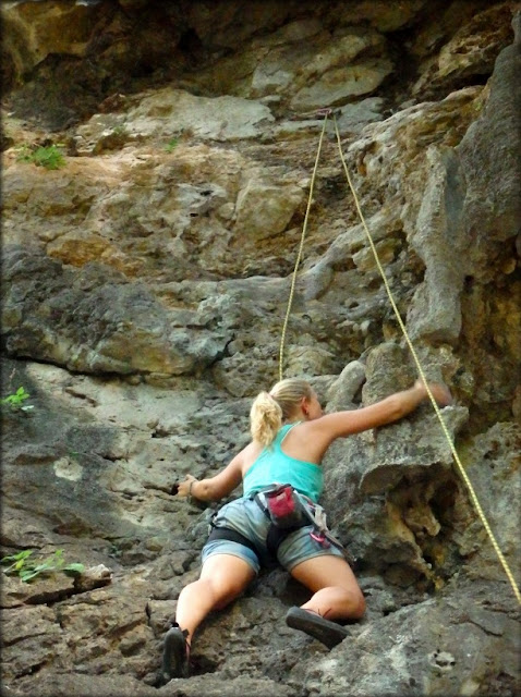 rock-mountain-climbing-nong khiaw-laos