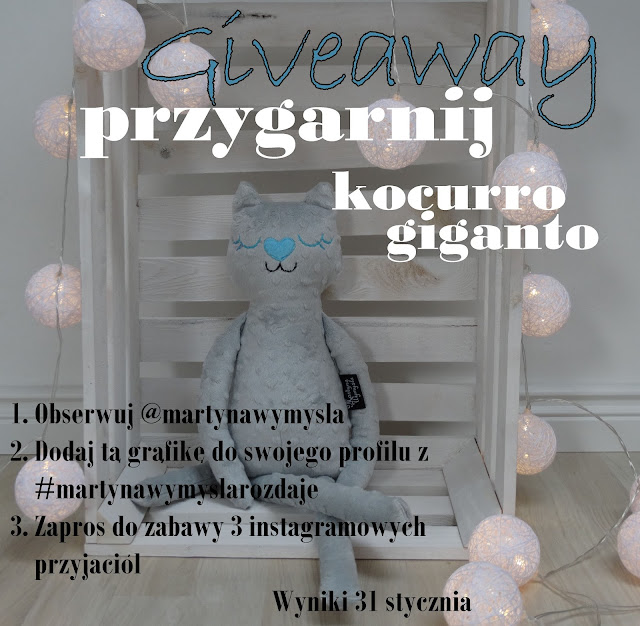 szara maskotka przytlanka kotek do przytulania