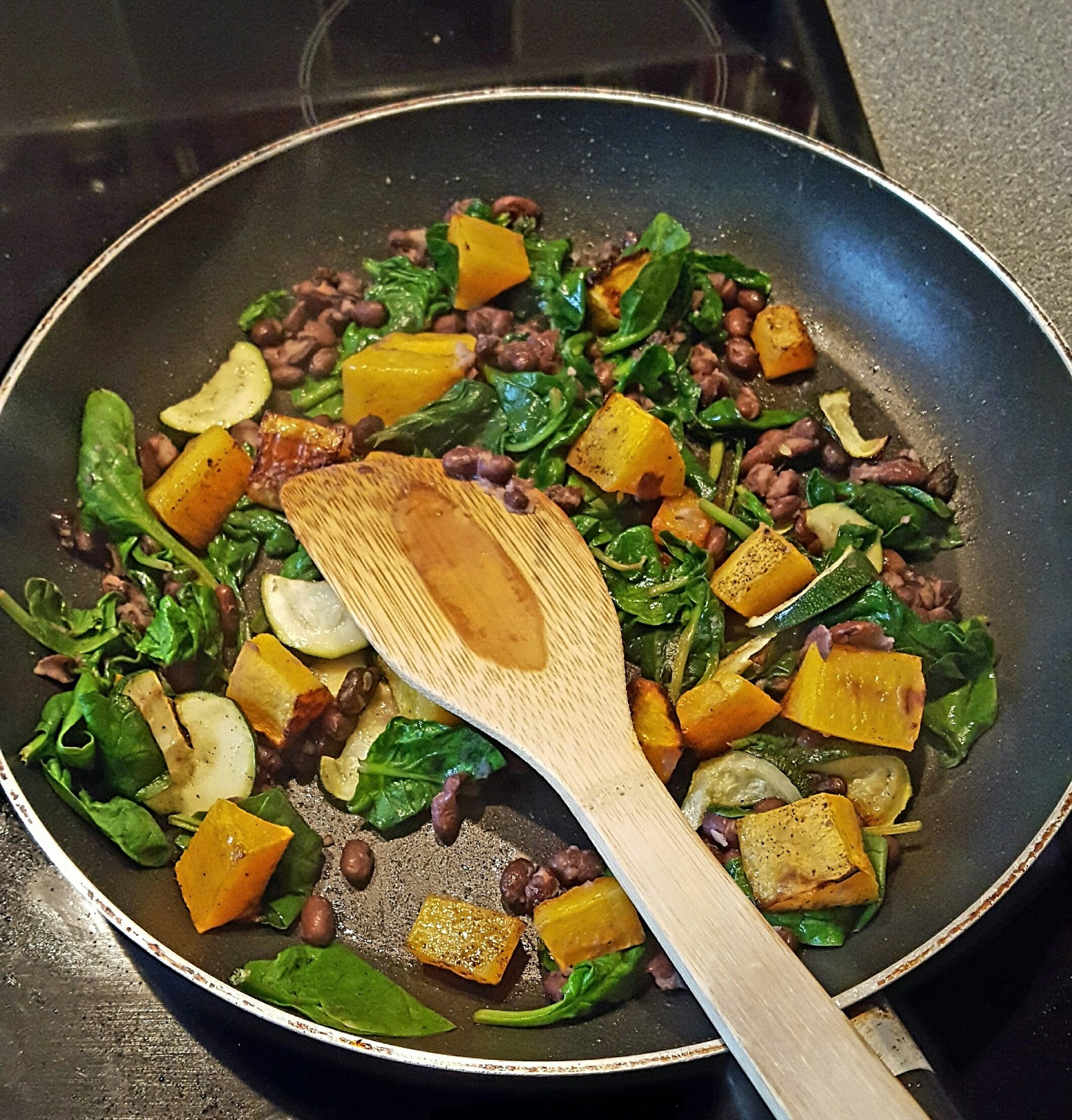 Squash, spinach and black bean salad