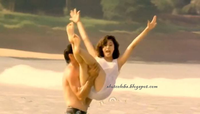 Hot Actress Urmila Mandotkar S Cameltoe And Upskirt