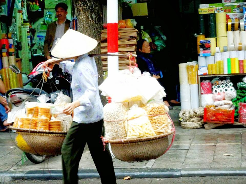 anythinglily: Hanoi Travel Part 8: The Street Peddlers Of Old Quarter