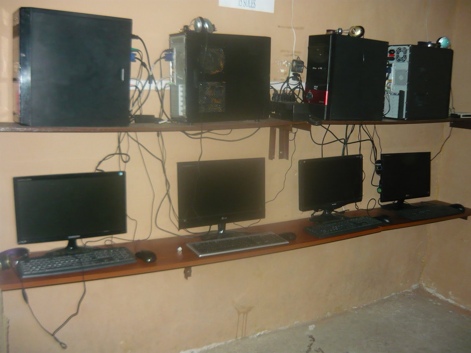 LAN CENTER LAN CENTER