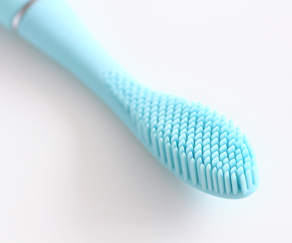 Foreo Issa Review, Silicone toothbrush