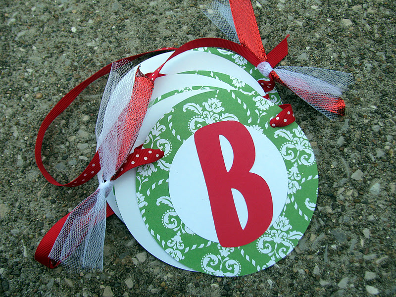 Banana Lala: {Holiday Decorations} Christmas Wreaths, Banners and More!