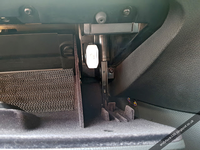 BMW E92 inboard glovebox fixing screw