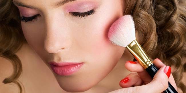 Cara menggunakan warna blush on untuk 3 type wajah