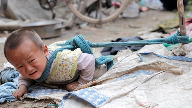 Tied chinese. Босые и связанные. Нобуёси араки фотографии. Tied up chinese. Бондаге чинесе девушки.