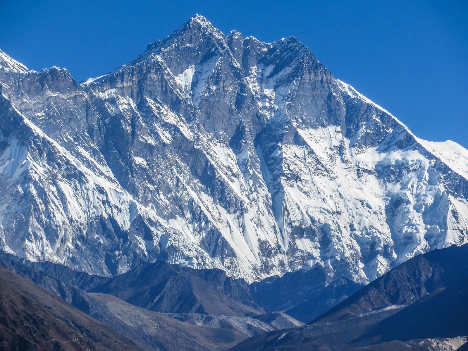 непал восхождение на эверест. самые сложные горы. восхождение на эверест. ступень хиллари на эвересте. гималаи эверест джомолунгма.