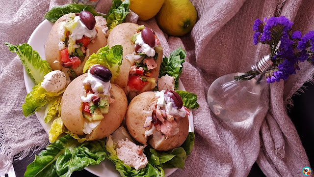 Papas rellenas de ensalada