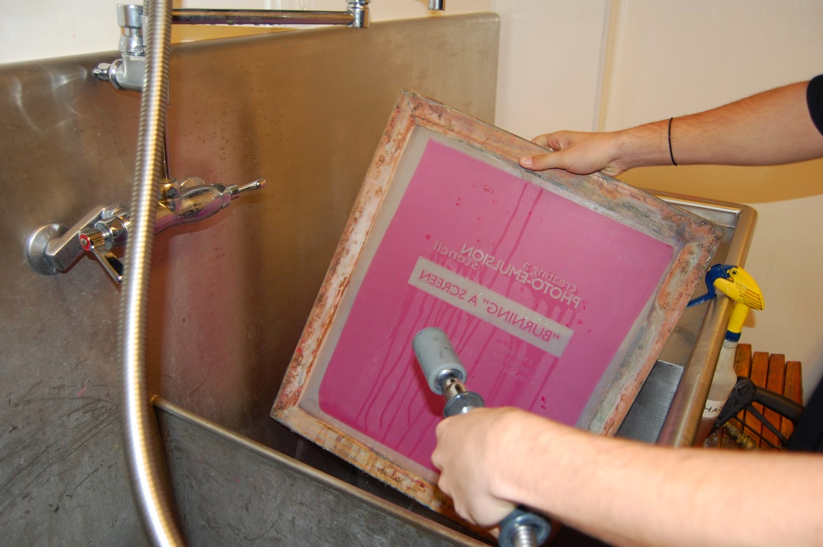 AHS Screen Printing how to RECLAIM a photoemulsion screen...