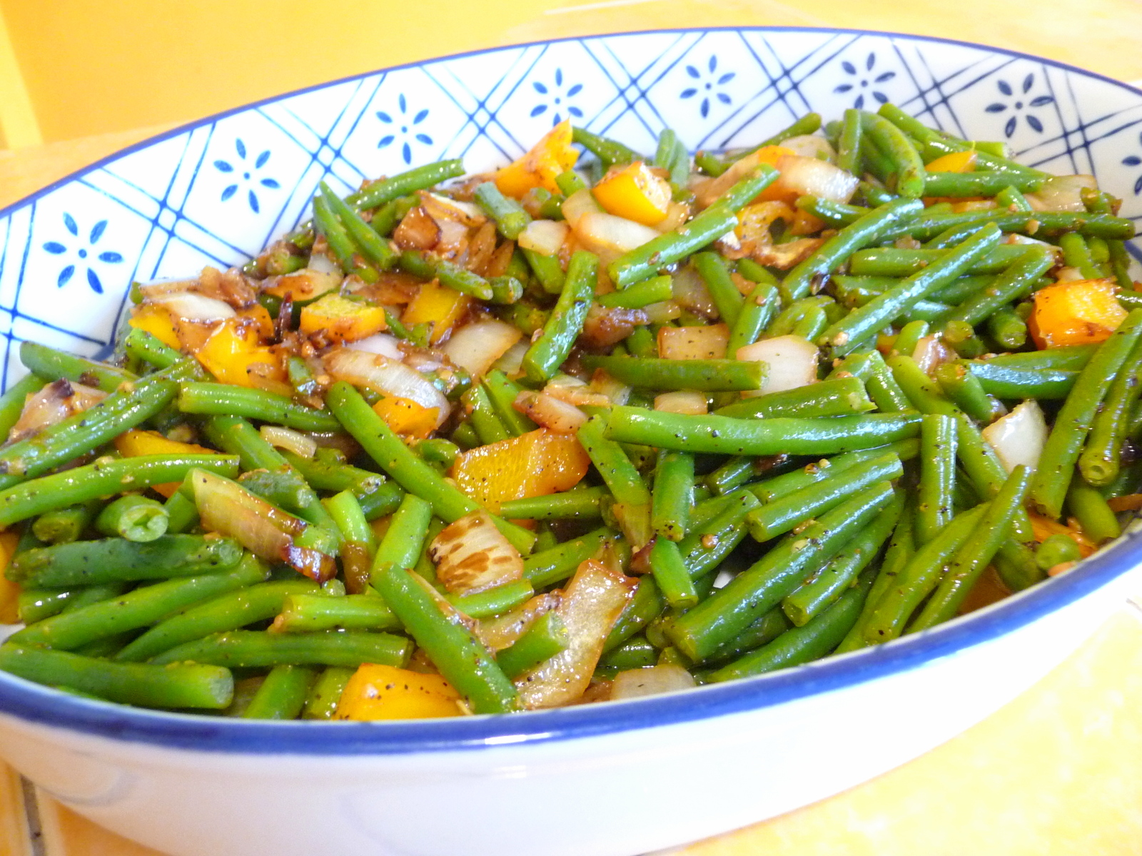 BUTTERY GARLIC GREEN BEAN MEDLEY