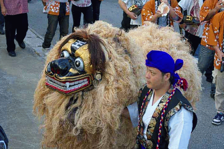parade,shishimai,costumed handler,conch shells, sanshin
