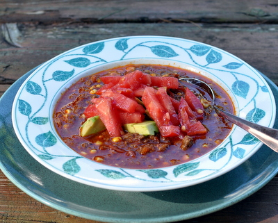 Fresh-Tomato Chili ♥ AVeggieVenture.com, top all your chili bowls with fresh tomatoes! Great for Meal Prep. Low Carb. High Protein.