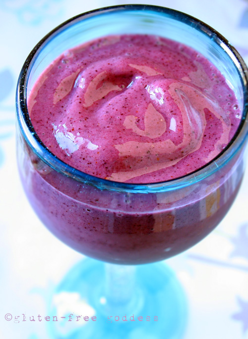 Karina's Pomegranate Smoothie - A dairy-free vegan recipe #dairyfree #vegan