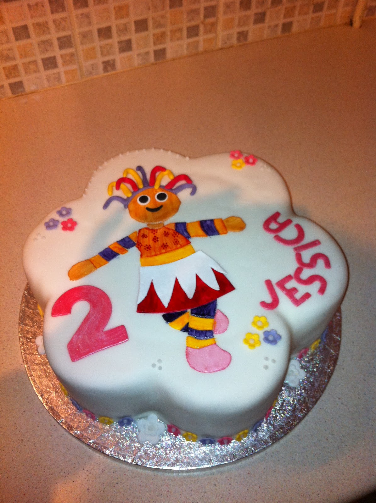 Jemmalina's: Upsy Daisy birthday cake