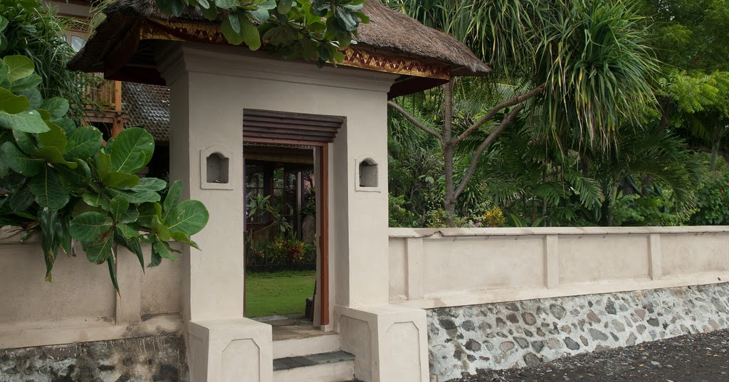 38 Konsep Baru Model Pintu Gerbang Rumah Bali<script async src=