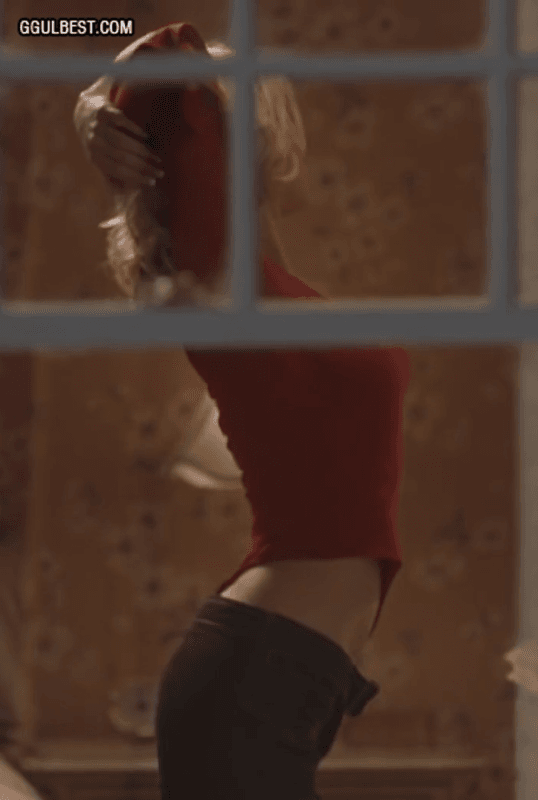 GIF FACTORY Elisha Cuthbert The Girl Next Door 2004 .gif