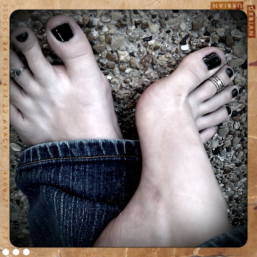 Feet Of A Goddess Black ToesPretty Rings