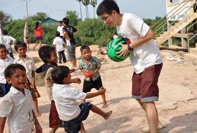 Community Health What Are The Differences Between Socializations For 