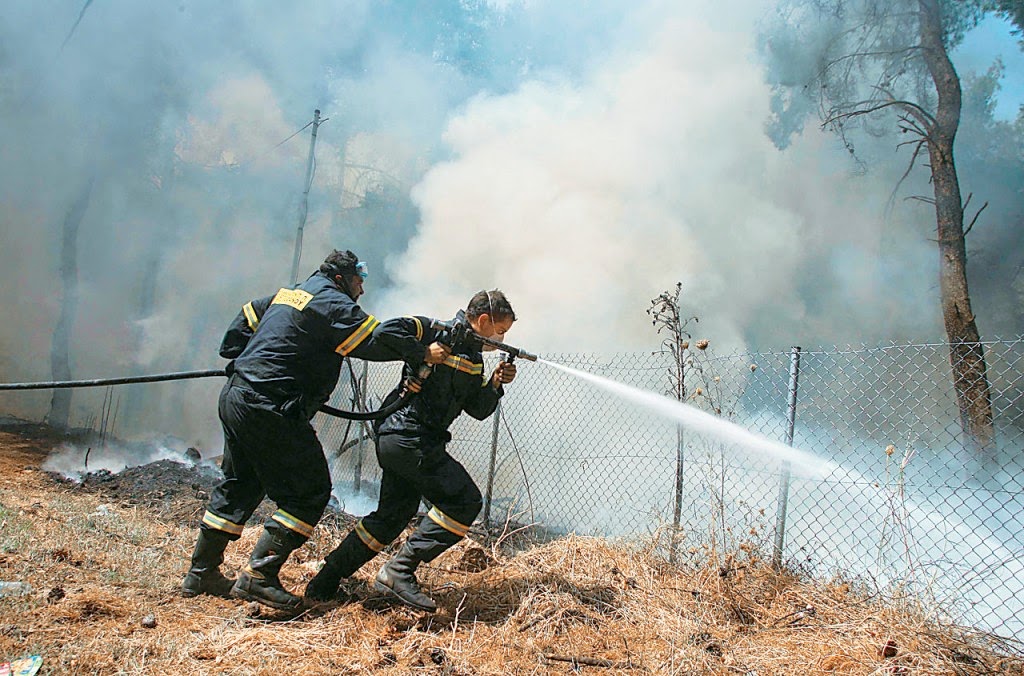 Μεγάλη πυρκαγιά στην Κρήτη – Εκκενώνονται οικισμοί (5.07.2014)