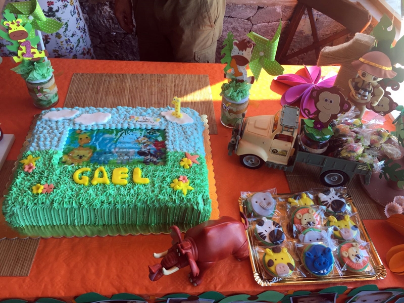 tarta de cumpleaños con animales de la selva
