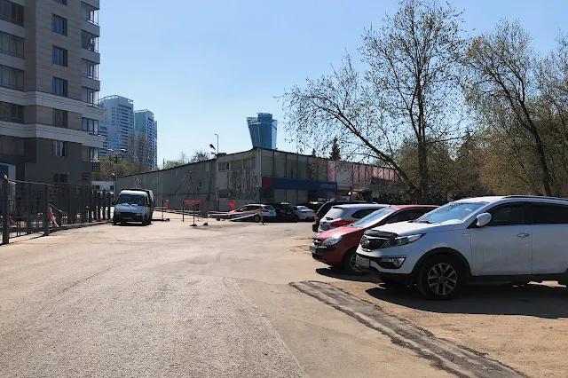 улица Викторенко, здание автосалона Ситроен