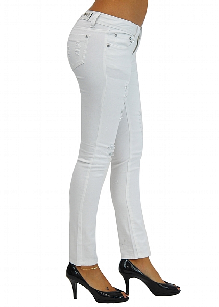 Styling Tips On White Skinny Jeans to Set The Stage On Fire
