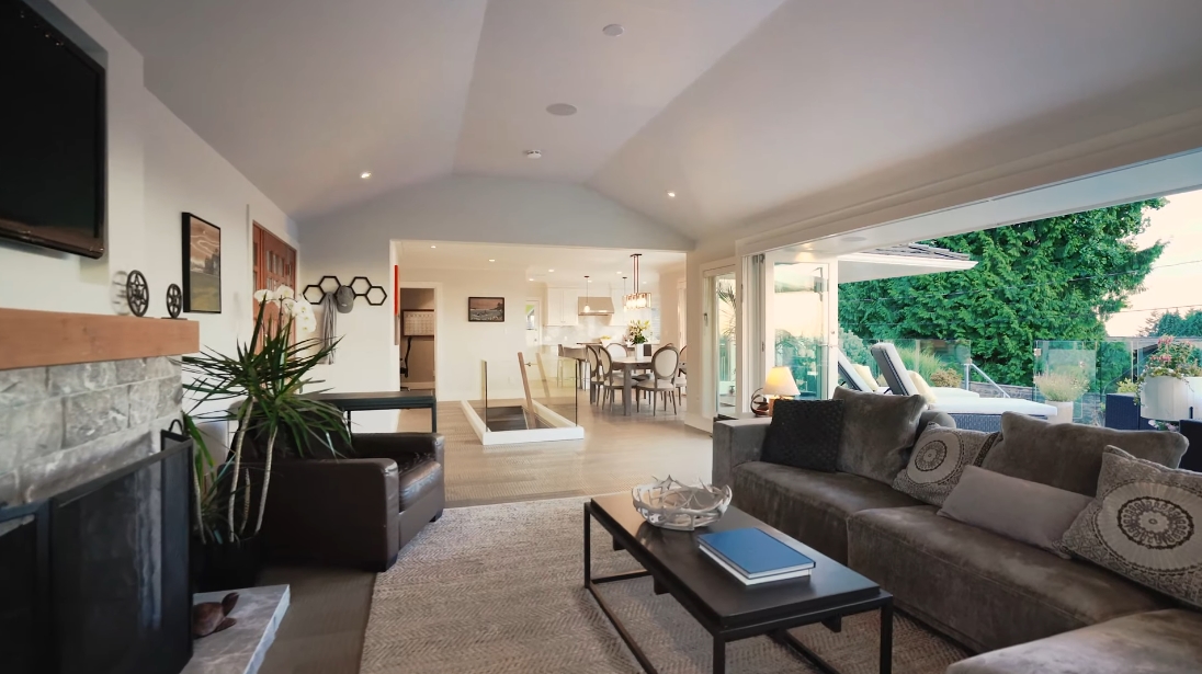 28 Interior Design Photos vs. 125 Kensington Crescent, North Vancouver Luxury Home Tour
