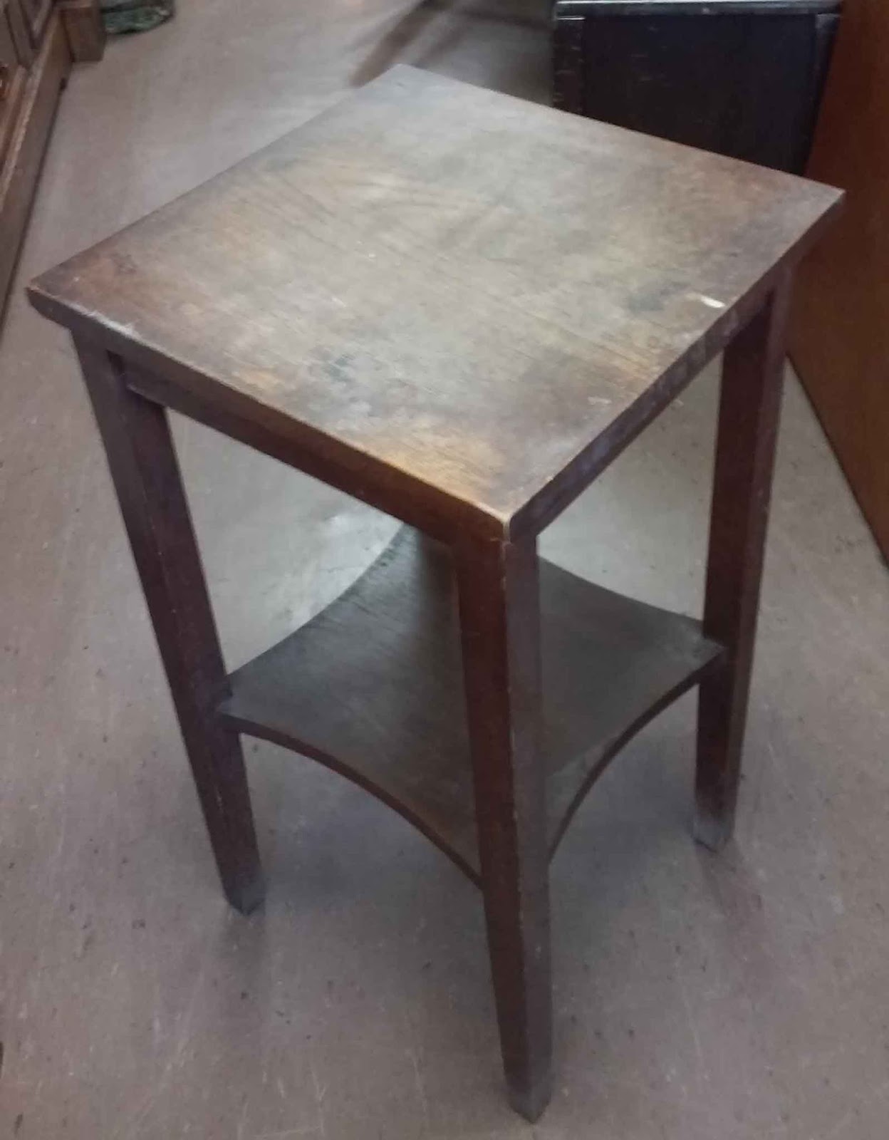 UHURU FURNITURE & COLLECTIBLES SOLD Vintage Oak End Table 40