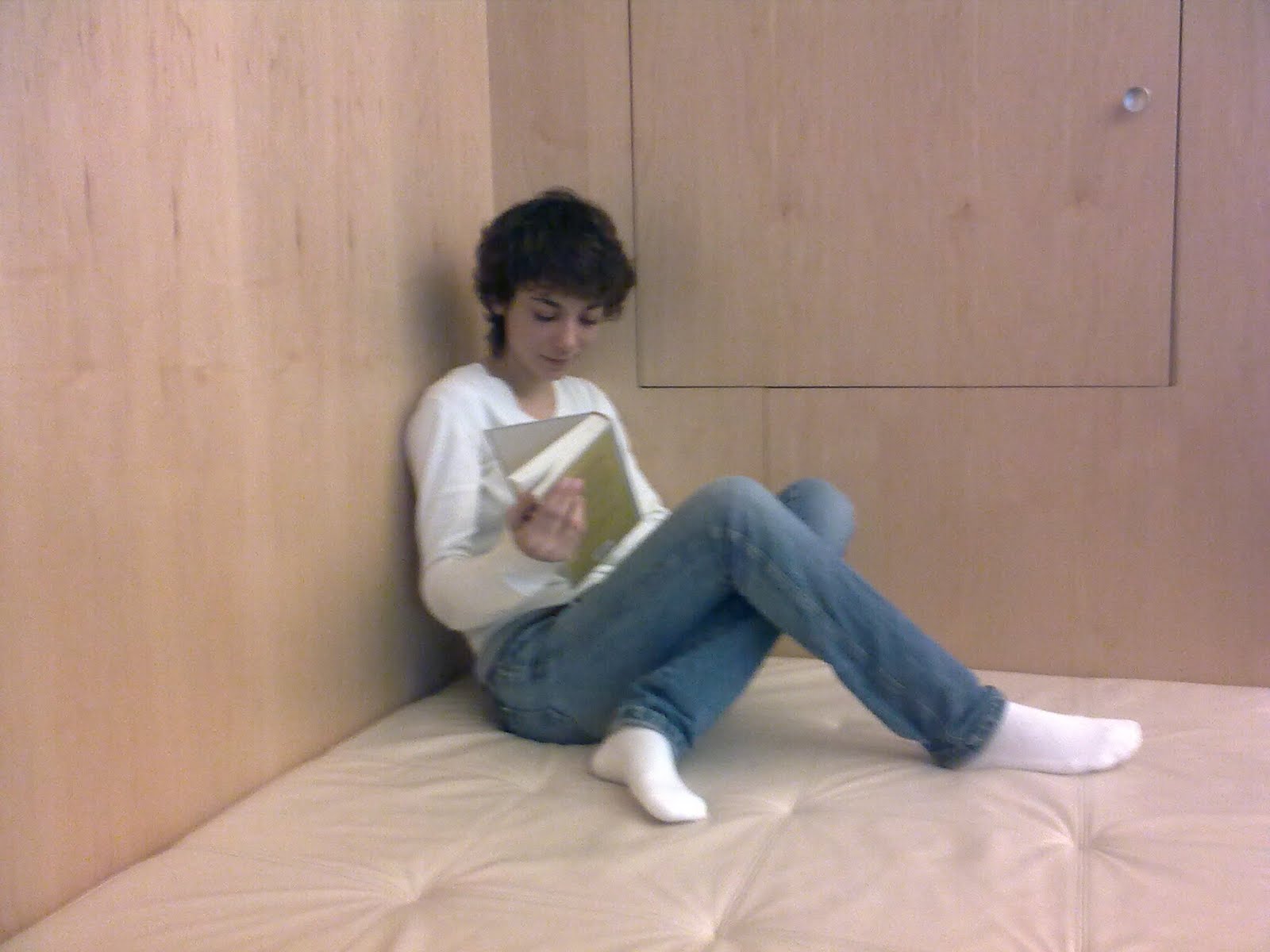 The White Socks Collection Project Italian girl in white socks (5)