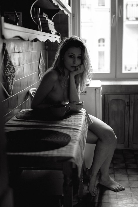 modelo polonesa Monika Lipigórska fotografia preto e branco Marcin Krystyniak - Keep it tasteful - RektMag