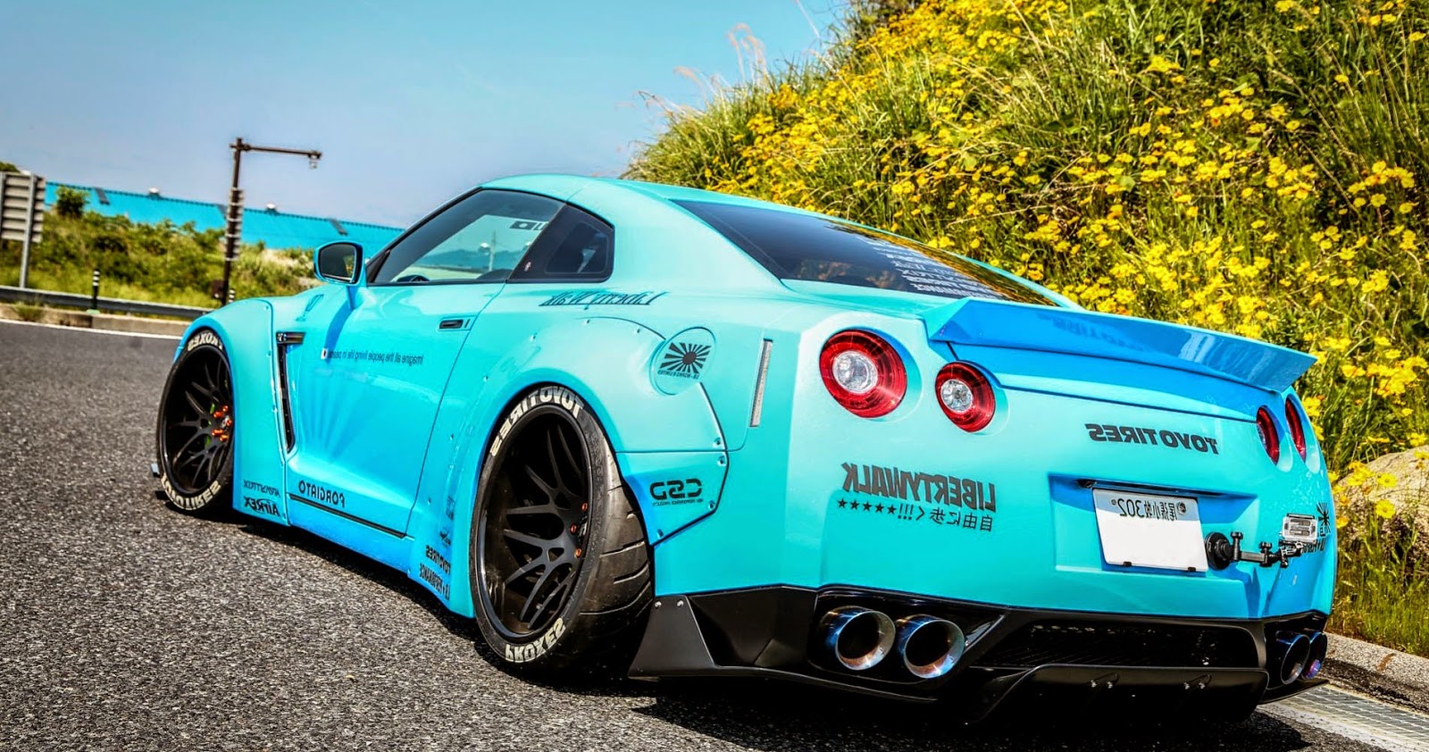 Nissan GT-R Modified Bright Blue - Concept Sport Car Design