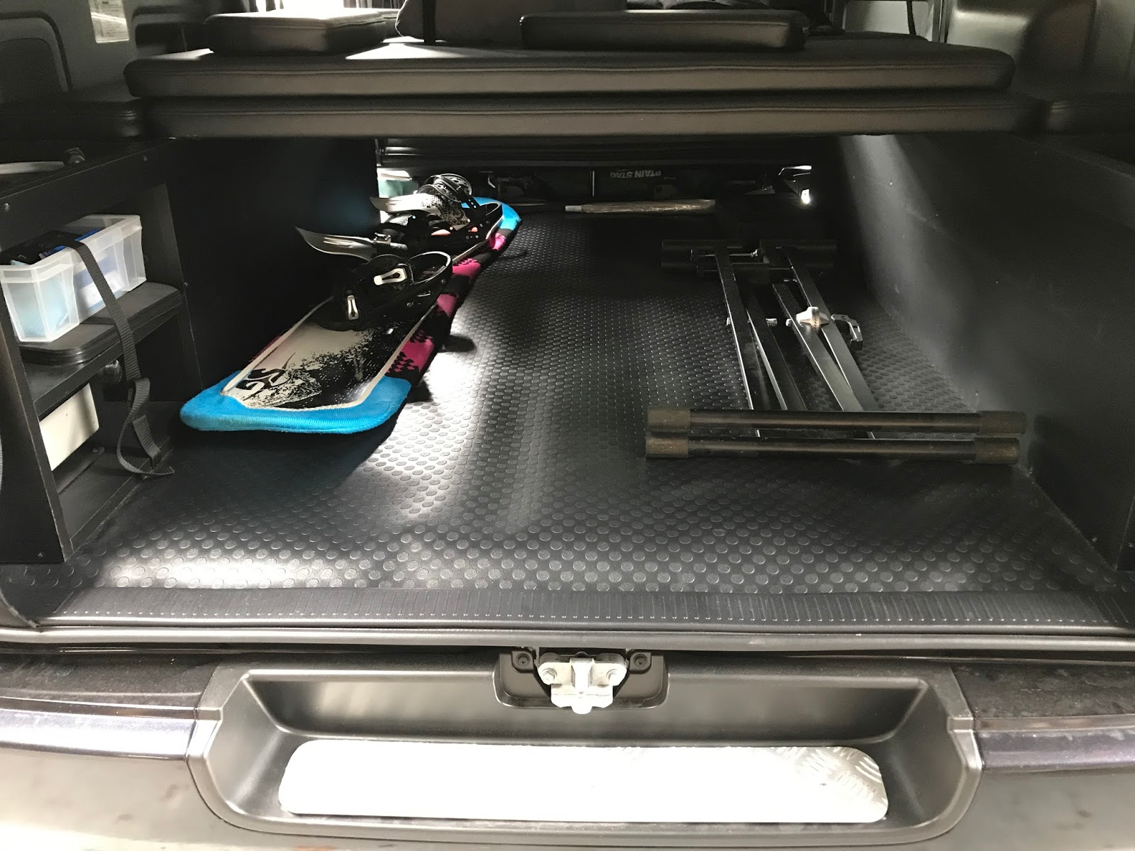 Rvland スタッフブログ ハイエース スノーボード専用特注車