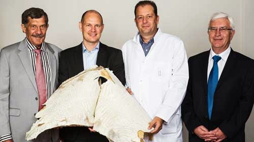 Η AVANTI FURS αγοράζει TOP LOT από άσπρα swakara, κορυφαία δέρματα για μια ξεχωριστή κυρία! Η αμοιβή σε σχολή γουνοποίας