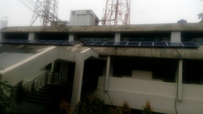Masjid Salman ITB pasang 12 panel tenaga surya untuk kebutuhan energi listrik 