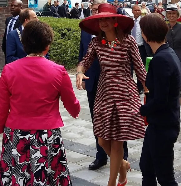 Queen Maxima during the start of the nationwide activities week ‘Kansen krijgen, Kansen pakken. Queen Maxima Natan Dress, Natan Pumps