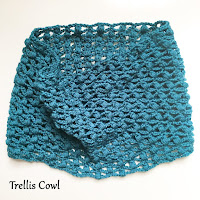 Free printable crocheted trellis cowl pattern