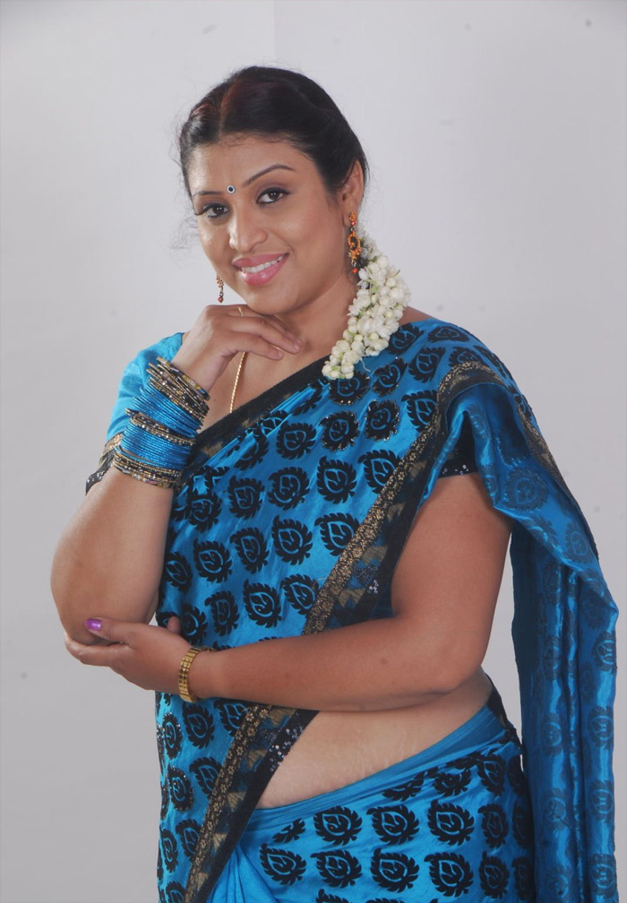 Tollywood Masala Actress Uma Hot Saree Images Collection
